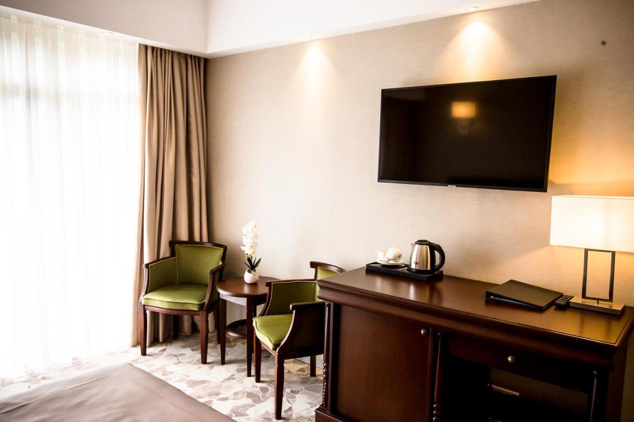 Hotel Carpat Inn Azuga Zewnętrze zdjęcie