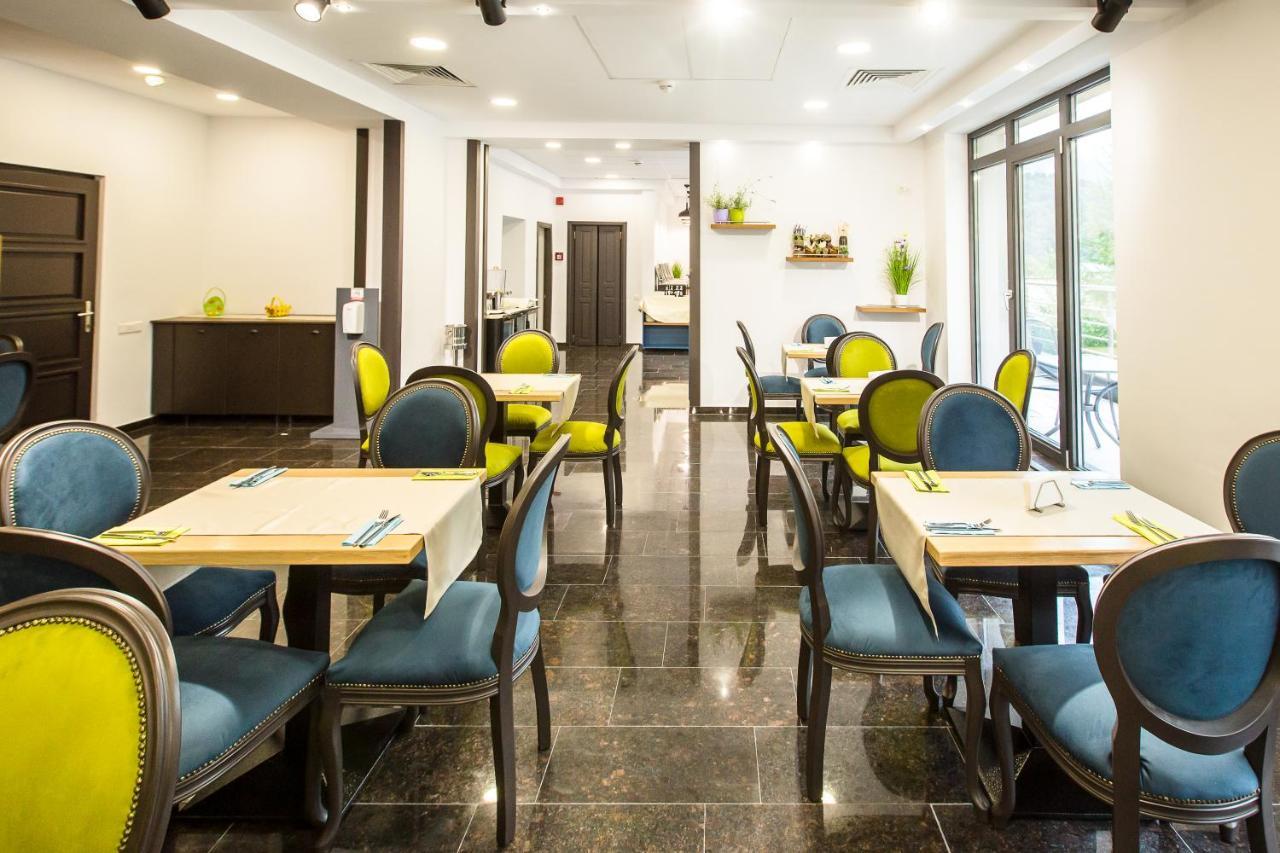 Hotel Carpat Inn Azuga Zewnętrze zdjęcie