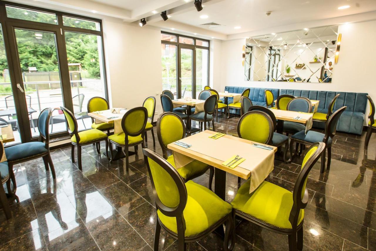 Hotel Carpat Inn Azuga Zewnętrze zdjęcie