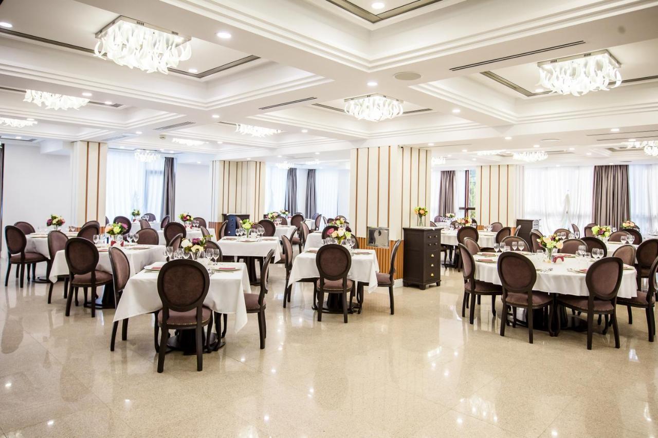 Hotel Carpat Inn Azuga Zewnętrze zdjęcie