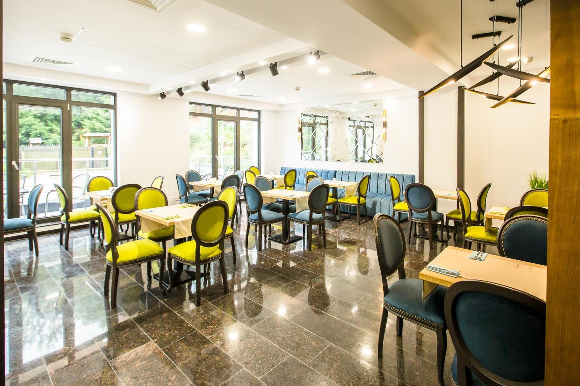 Hotel Carpat Inn Azuga Zewnętrze zdjęcie