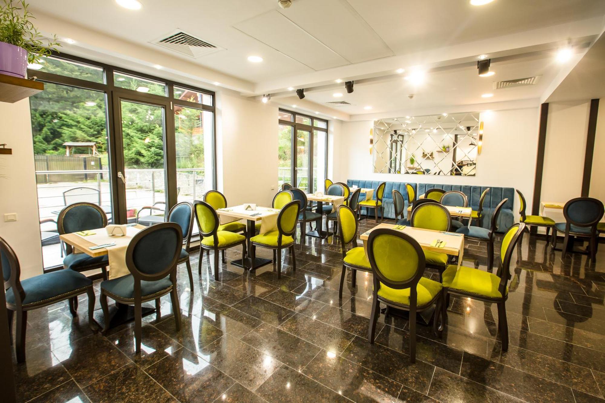 Hotel Carpat Inn Azuga Zewnętrze zdjęcie