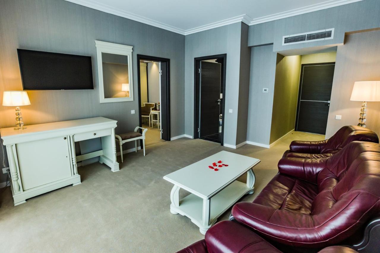 Hotel Carpat Inn Azuga Zewnętrze zdjęcie